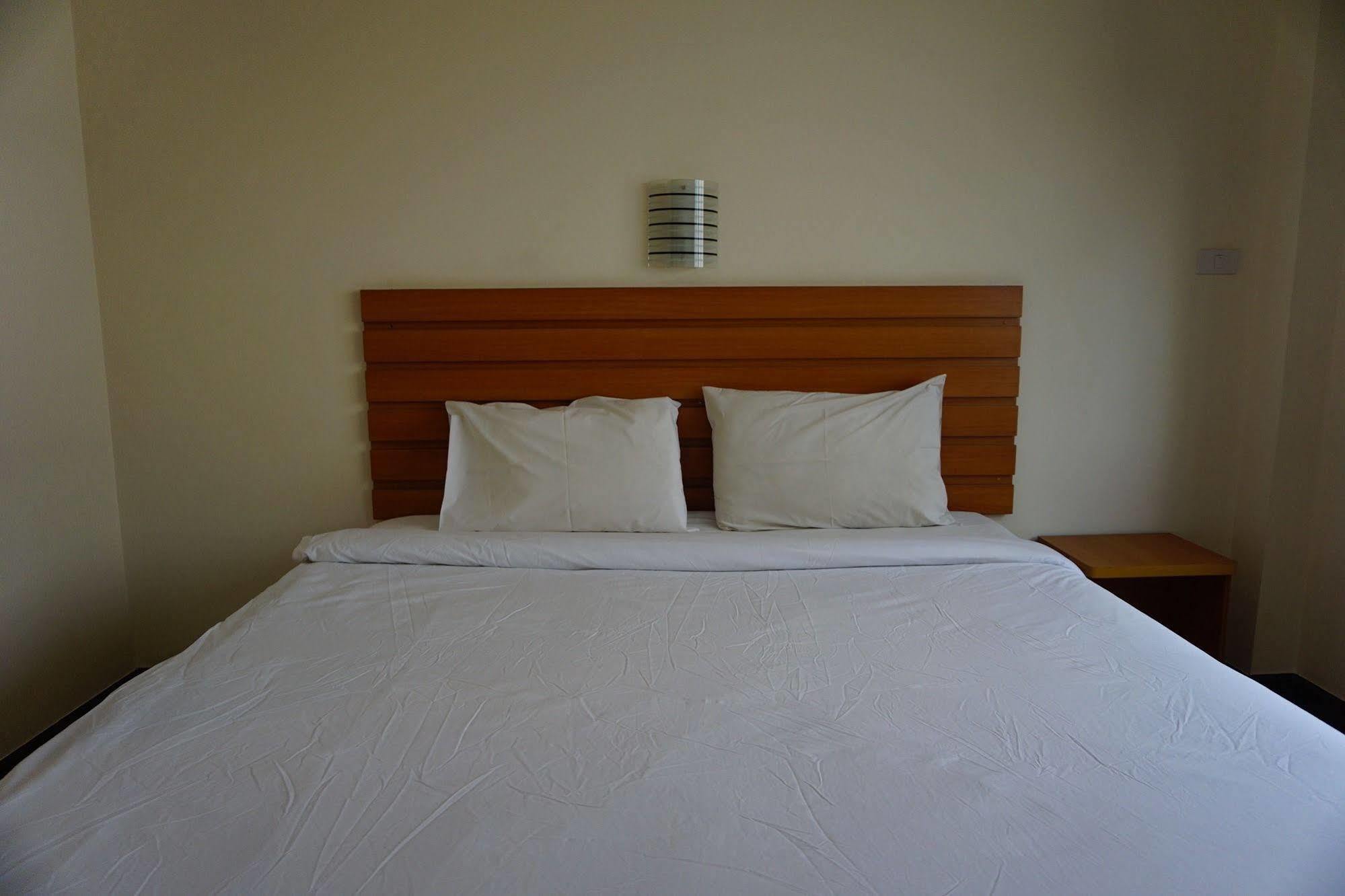 Ponburi Hotel Nan Eksteriør billede